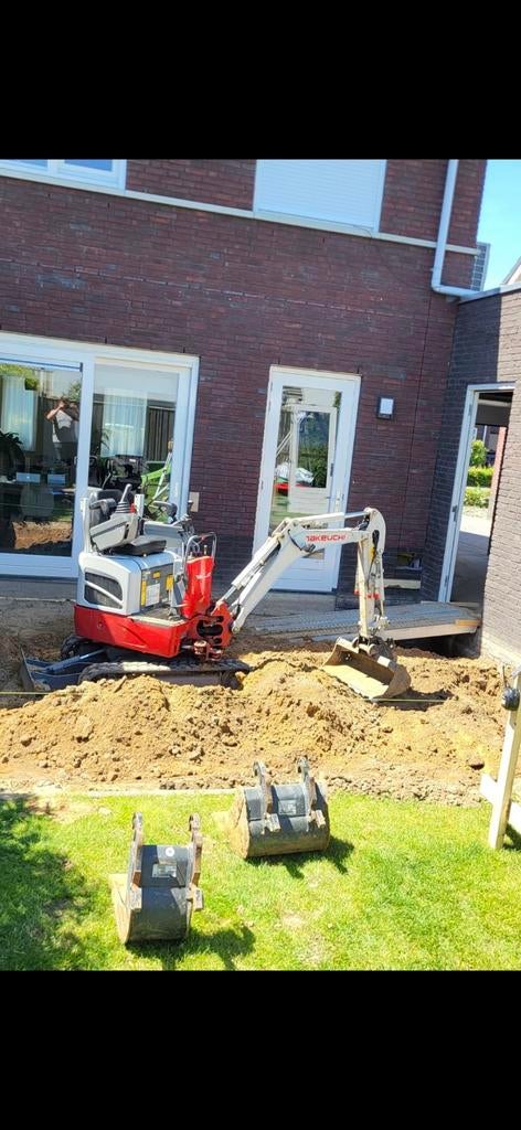 Foto 7 van Minigraver met machinist te huur