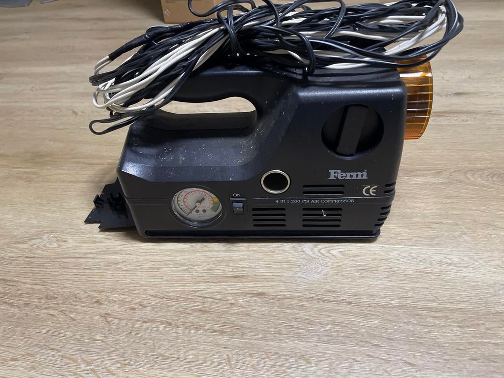 Ferm Mini Compressor met Lamp, Auto diversen, Autogereedschap, Gebruikt, Ophalen of Verzenden