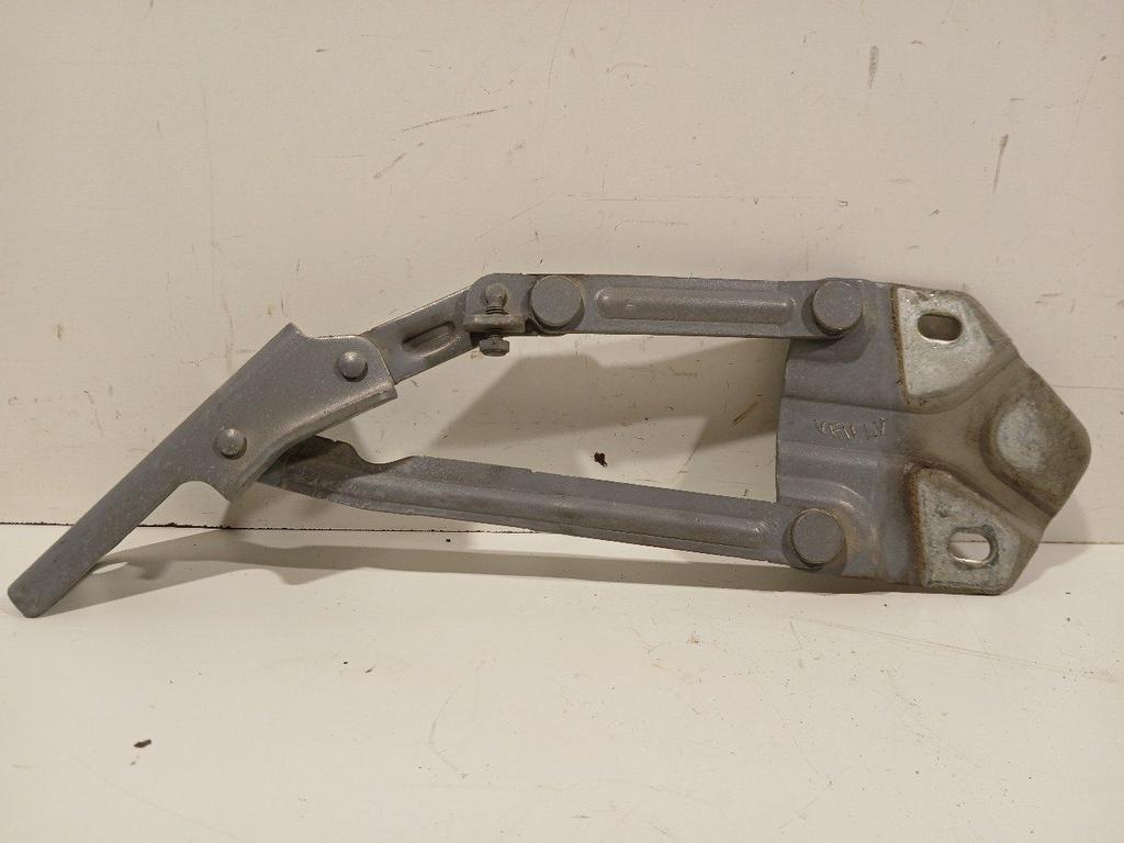 Motorkapscharnier links Volkswagen Touran, Onderdelen@venauto.nl, Van der Ven Autorecycling B.V., Gebruikt, Ettenseweg 76, 4706 PB Roosendaal, The Netherlands