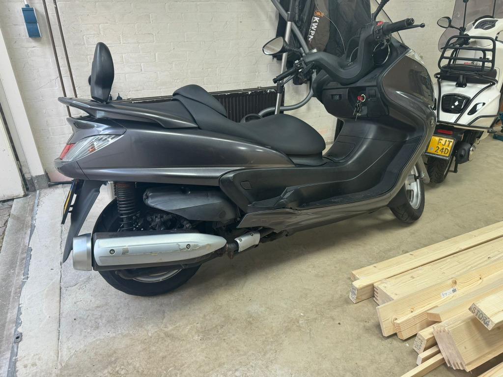 Yamaha Majesty 400 cc motorscooter te huur