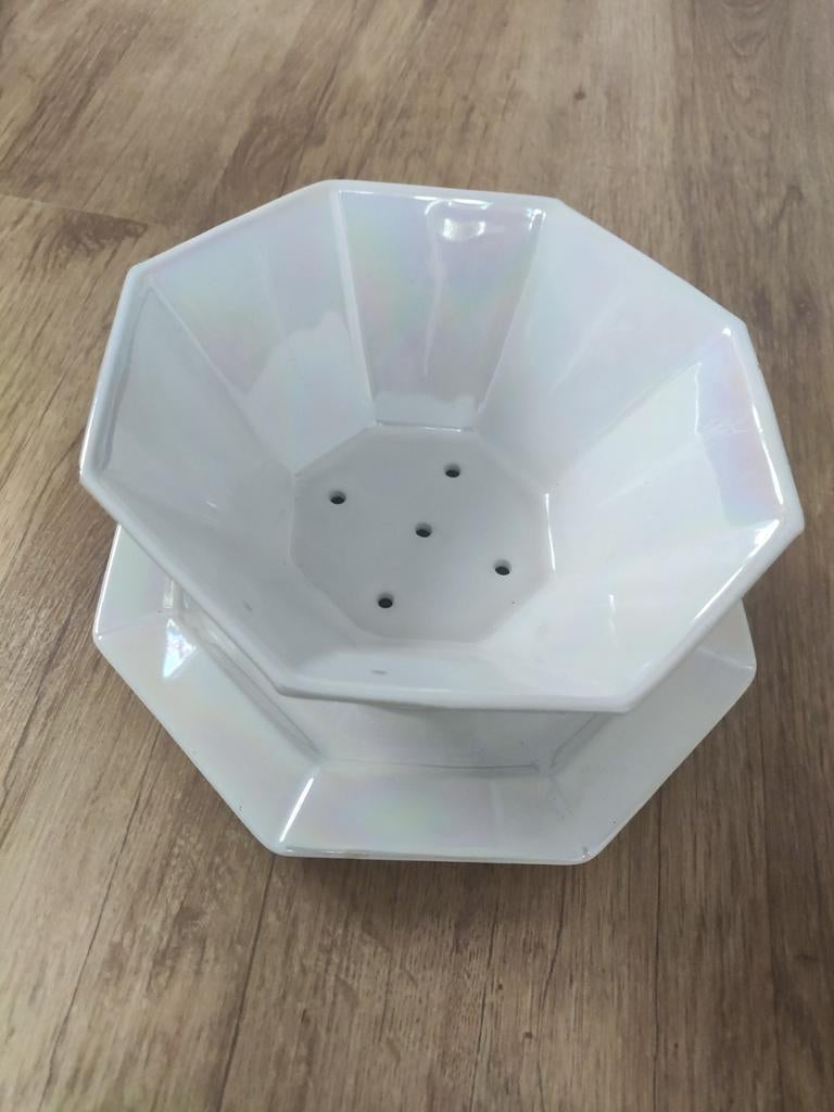 Schaal voor het uitlekken van fruit., Ophalen of Verzenden, Aardewerk, Overige stijlen, Schaal of Schalen