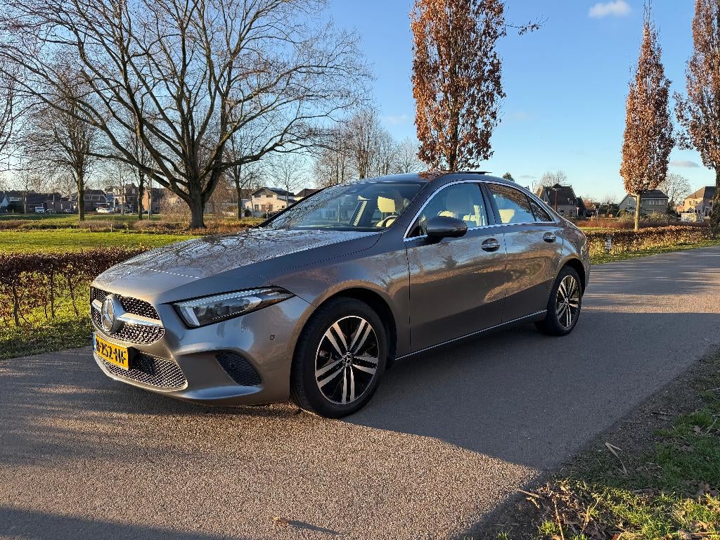 Mercedes-Benz A250e Bns Sol Luxury | NL AUTO | PANO | LEDER, Auto's, Mercedes-Benz, Bedrijf, A-Klasse, ABS, Achteruitrijcamera