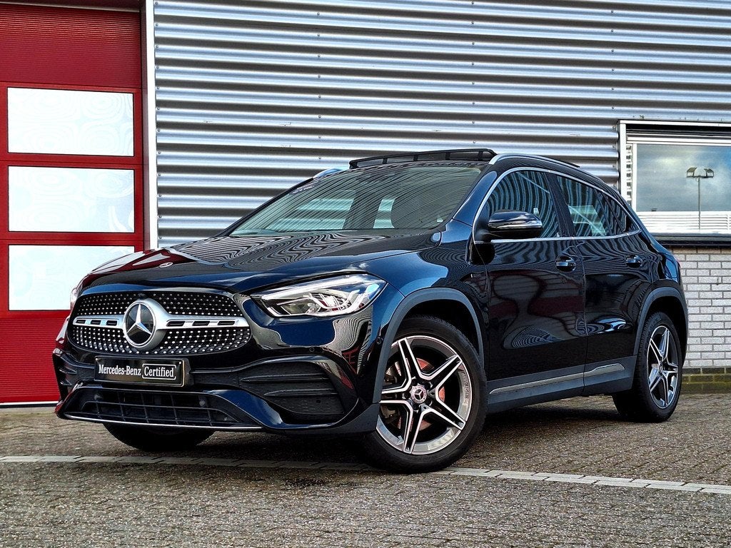Mercedes-Benz GLA-klasse 250 e AMG | Panoramadak | Achteruit, Auto's, Mercedes-Benz, 16 kWh, Zwart, Bedrijf, Hybride Elektrisch/Benzine