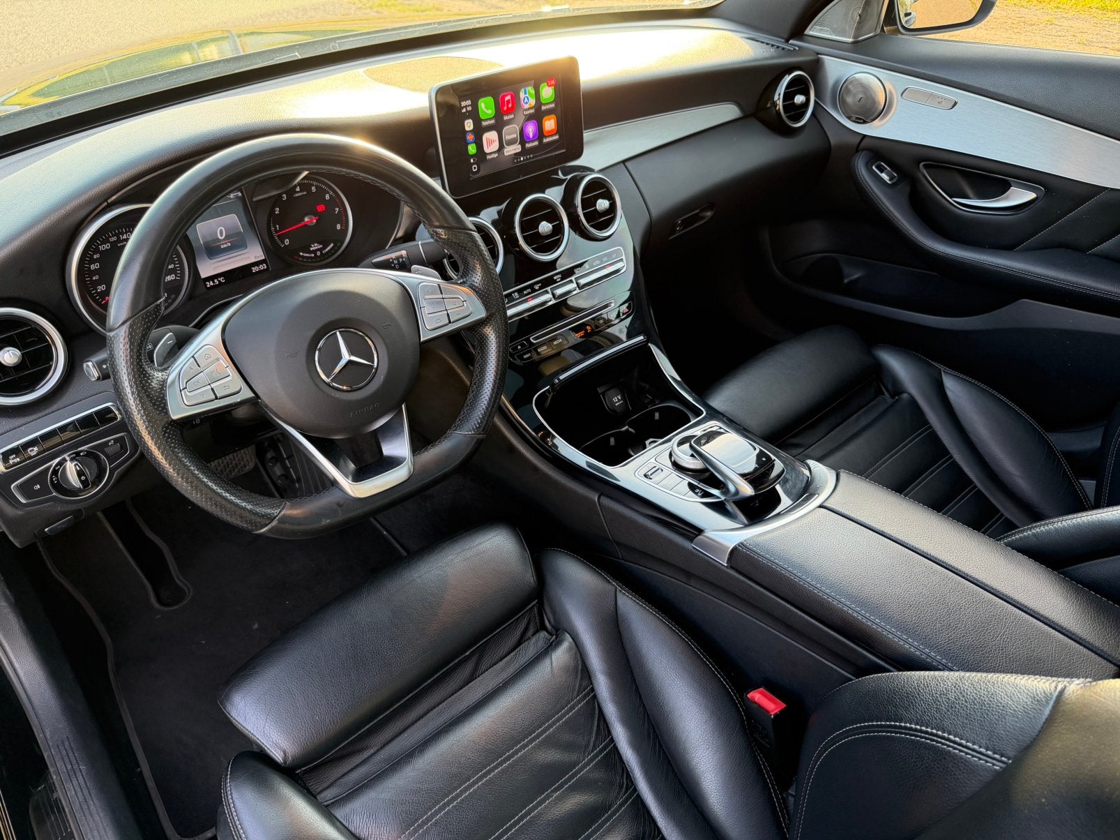 Foto 8 van Mercedes-Benz C350e 211PK | Pano | Burmester | 360 Camera