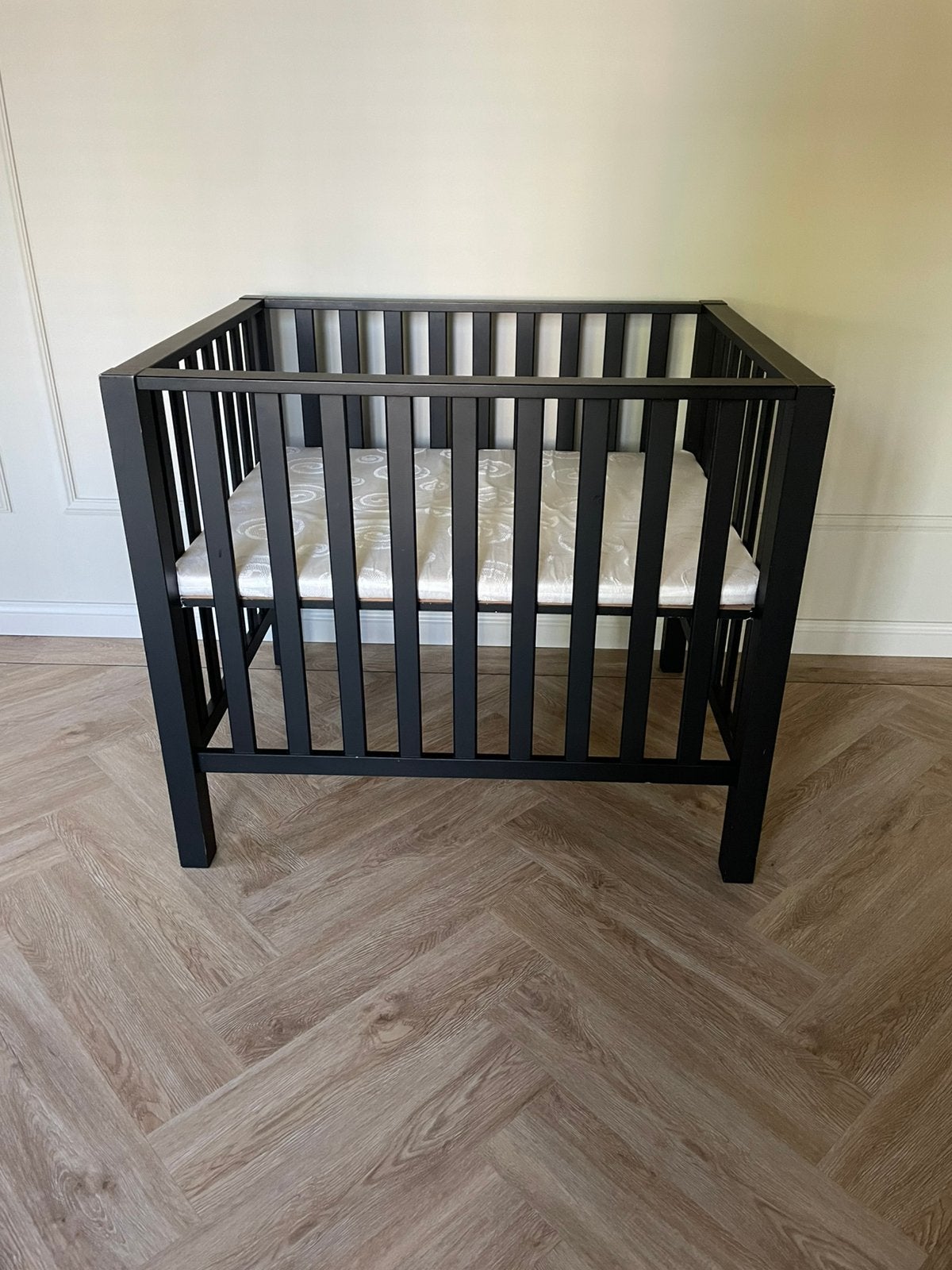 Europe Baby Casper II box – mat zwart – inclusief matras, Ophalen, Gebruikt, Rechthoekig, In hoogte verstelbaar