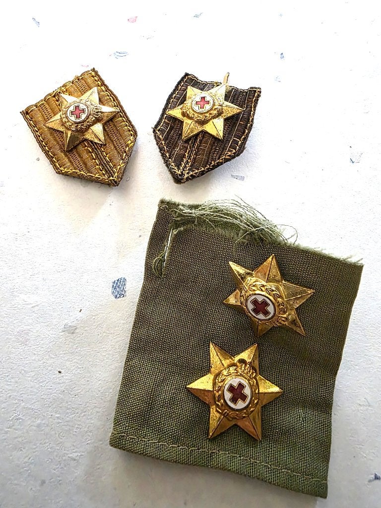 Rode Kruis Officiersterren, Ophalen of Verzenden, Gebruikt, Overige onderwerpen, Speldje of Pin