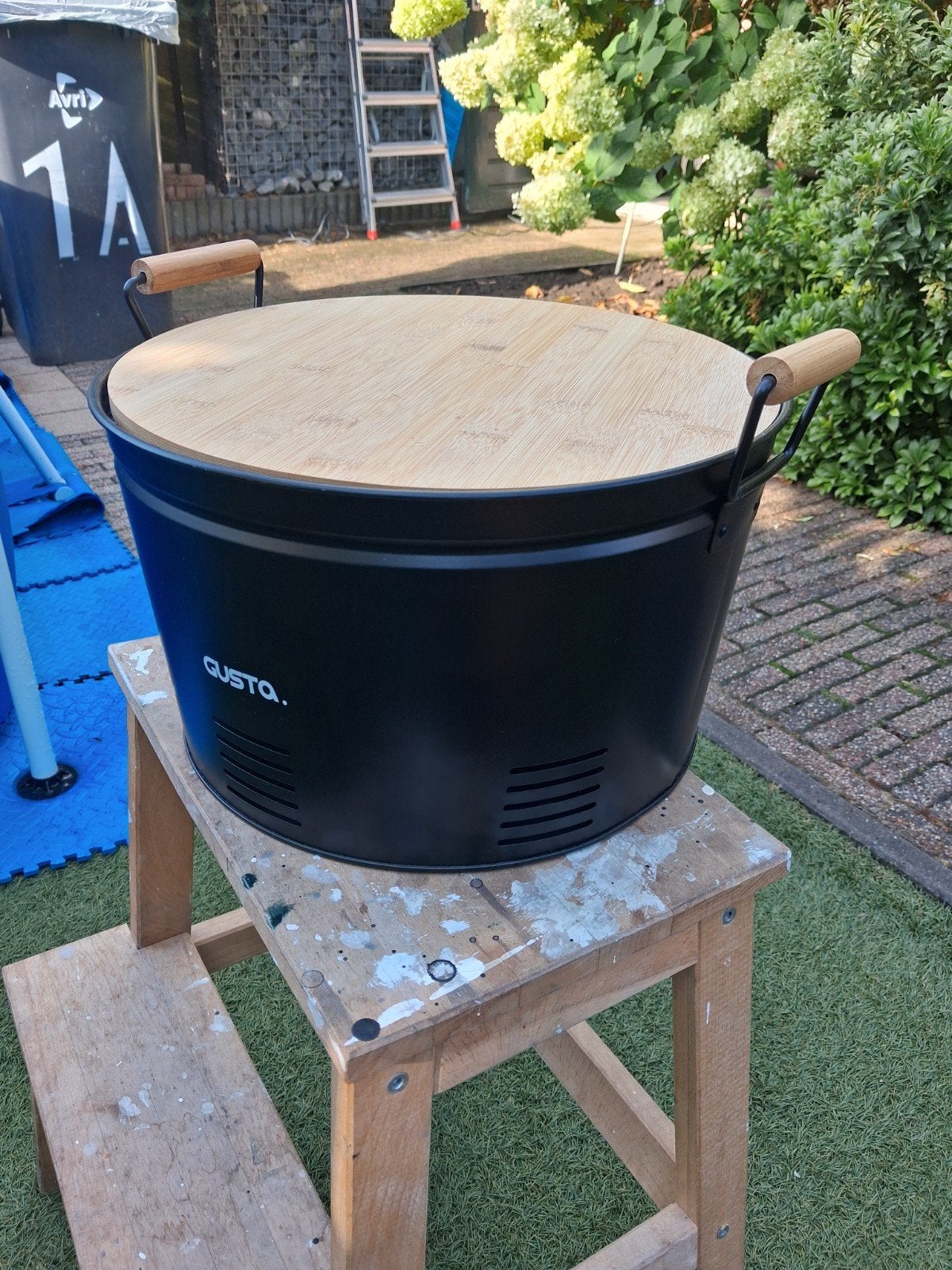 Gusta BBQ/Vuurkorf met deksel en grillrooster, Ophalen, Zo goed als nieuw, Gusta, Met accessoires