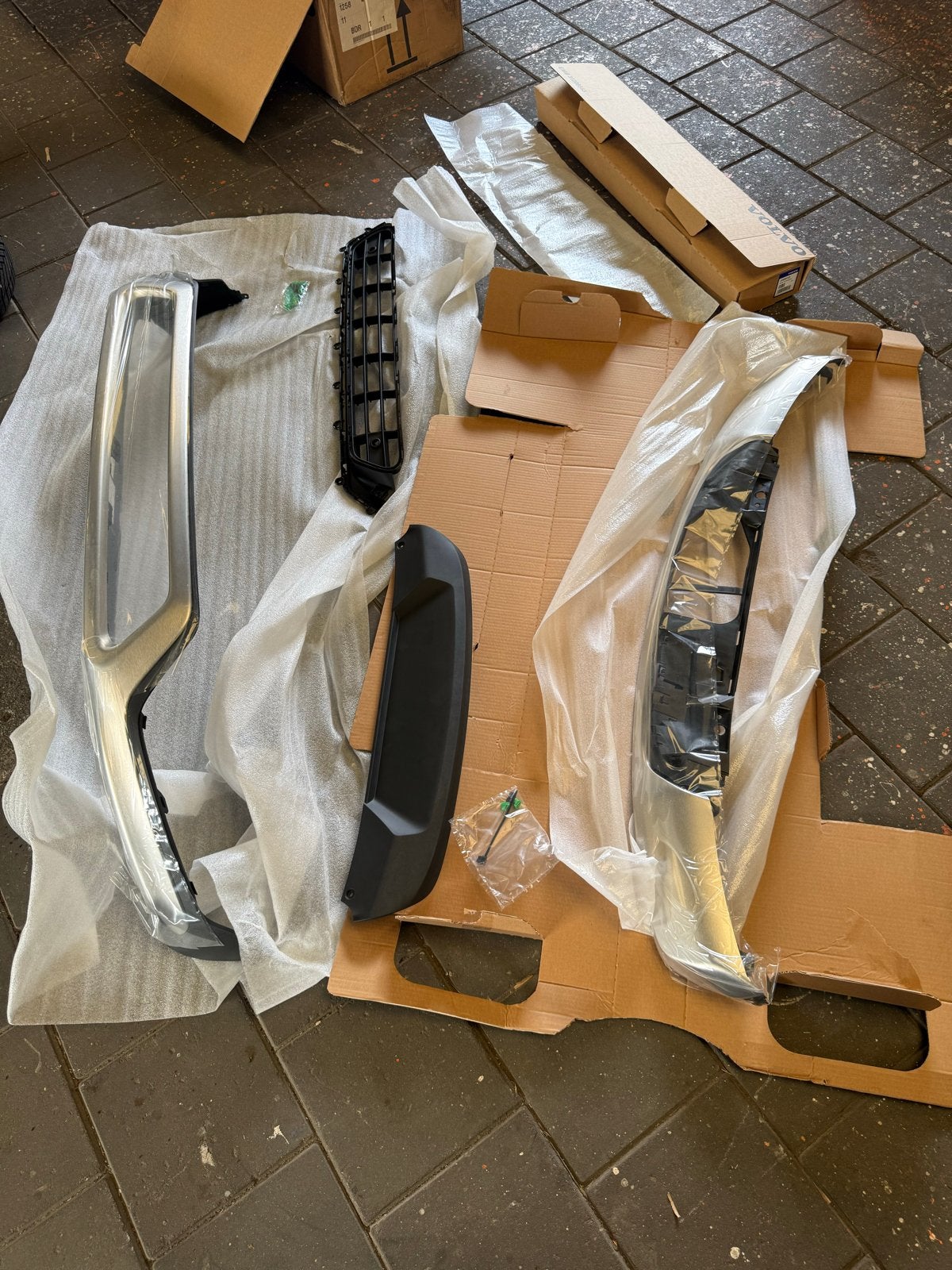 Volvo XC40 Onderdelen Bumpers RVS Skidplates Nieuw 31655309, Nieuw, Ophalen of Verzenden, Volvo, Bumper