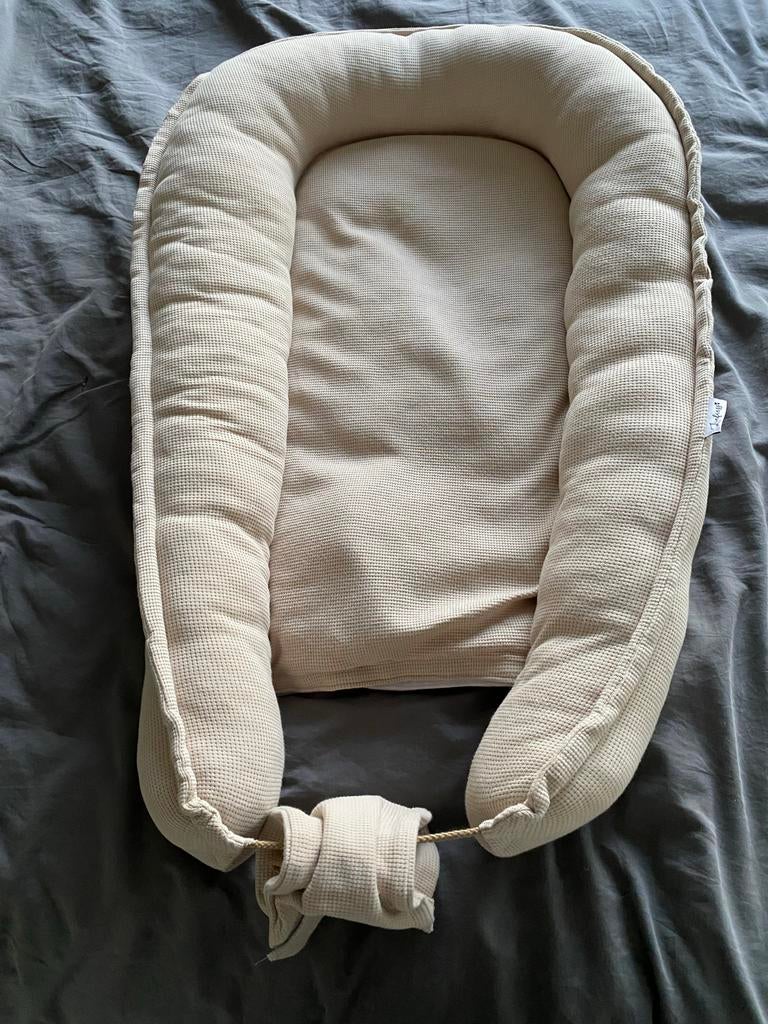Zandkleurig babynestje van Lieffies, Ophalen, Gebruikt