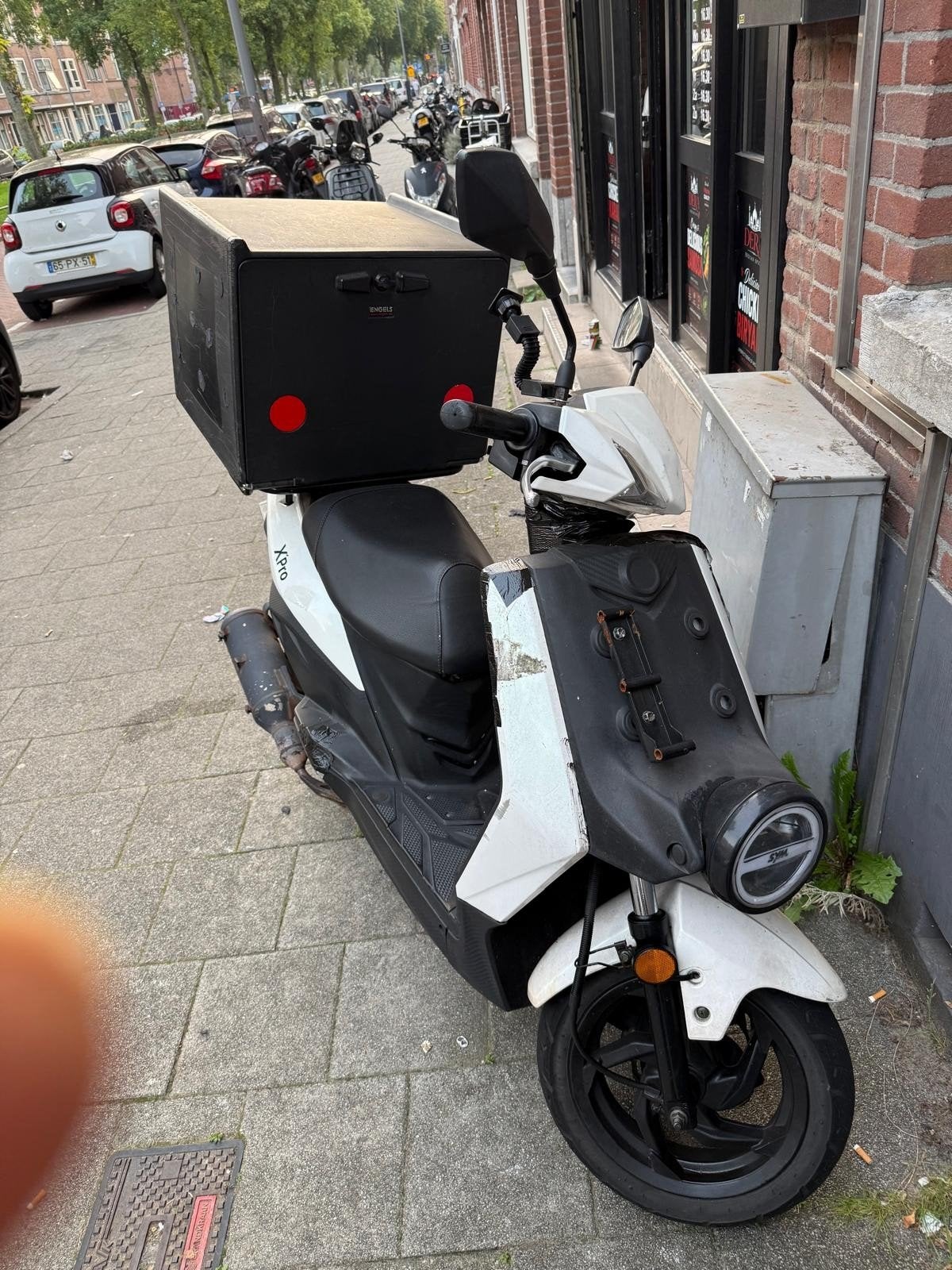 X-Pro Scooter met bezorgbox - Benzinedop ontbreekt, Fietsen en Brommers, Ophalen of Verzenden, Gebruikt, Benzine, Overige merken