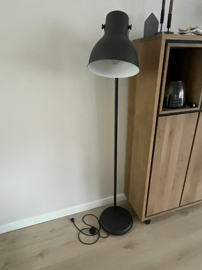 Staande lamp ikea Hektar incl led-peer, zgan, Ophalen, Zo goed als nieuw, 150 tot 200 cm