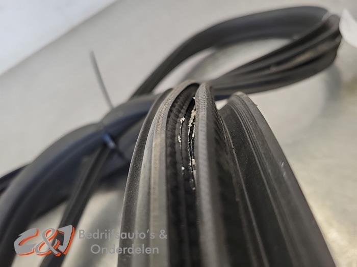 Portierrubber 2Deurs links van een Ford Transit Custom, Gebruikt, -, -, Ophalen of Verzenden