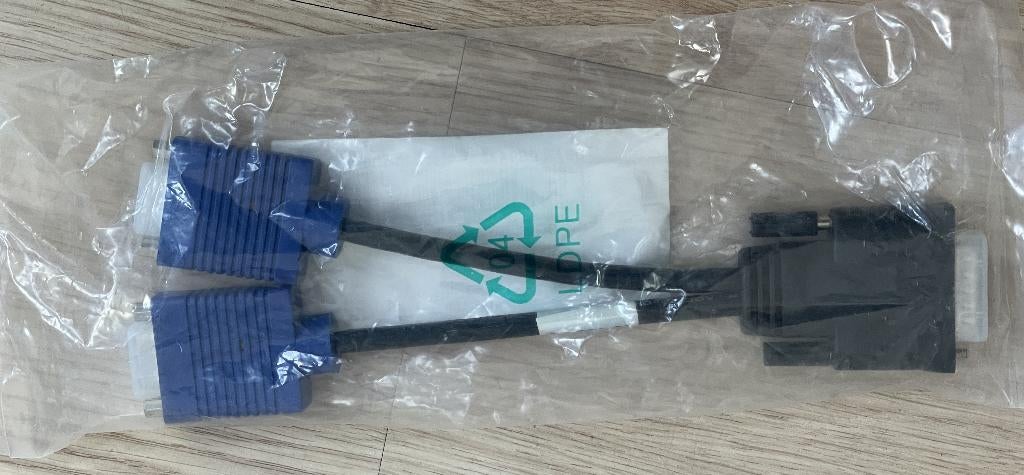 Dell DMS-59 naar 2x VGA splitter kabel (DP/N 0G9438), Computers en Software, Pc- en Netwerkkabels, Ophalen, Nieuw
