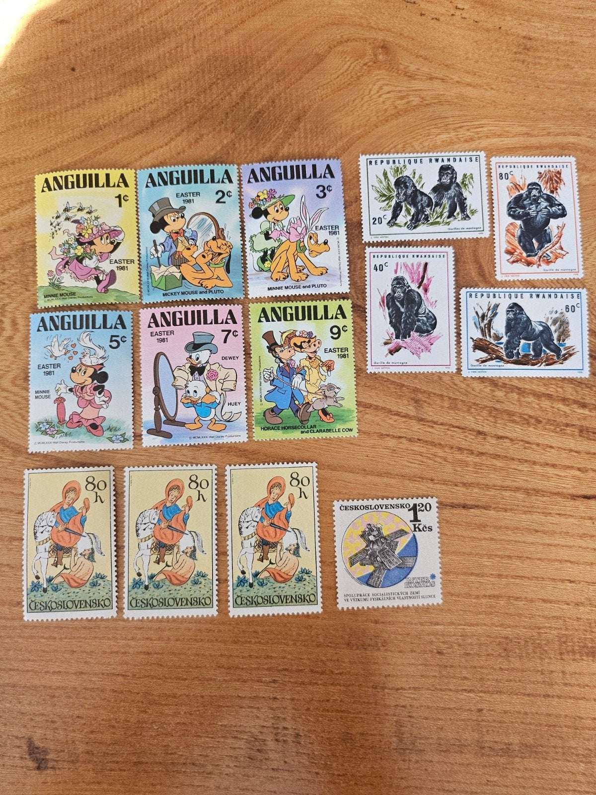 Verzameling postzegels: Anguilla, Rwanda en Tsjechoslowakije, Ophalen of Verzenden, Na 1940, Gestempeld