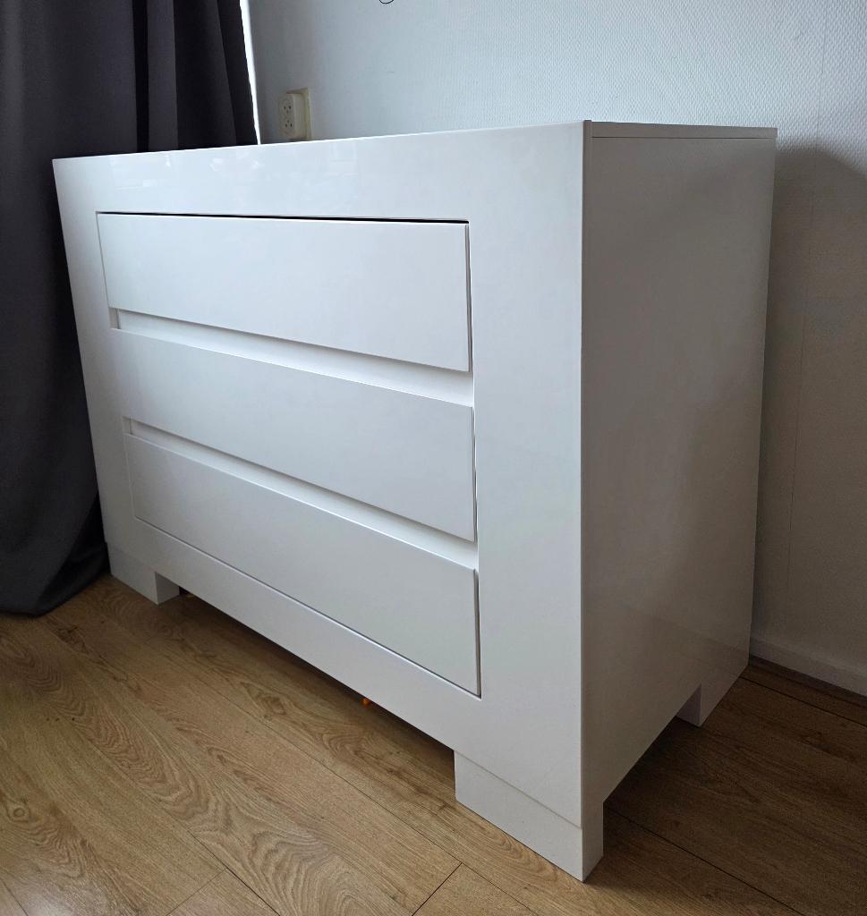 Commode hoogglans wit, Kinderen en Baby's, Kinderkamer | Commodes en Kasten, Ophalen, Gebruikt, 50 tot 70 cm, 100 cm of meer