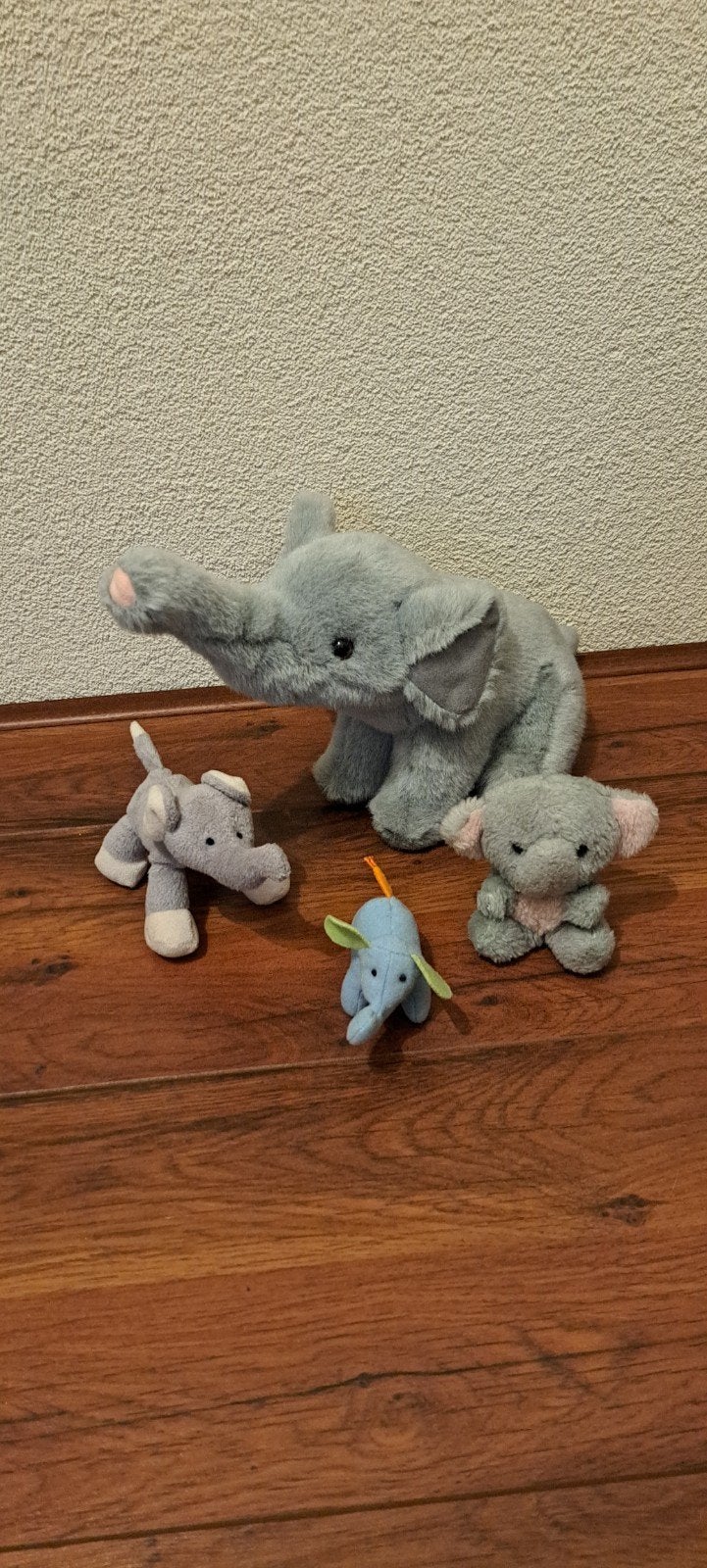 4 olifanten knuffels, allemaal verschillende., Ophalen of Verzenden, Zo goed als nieuw