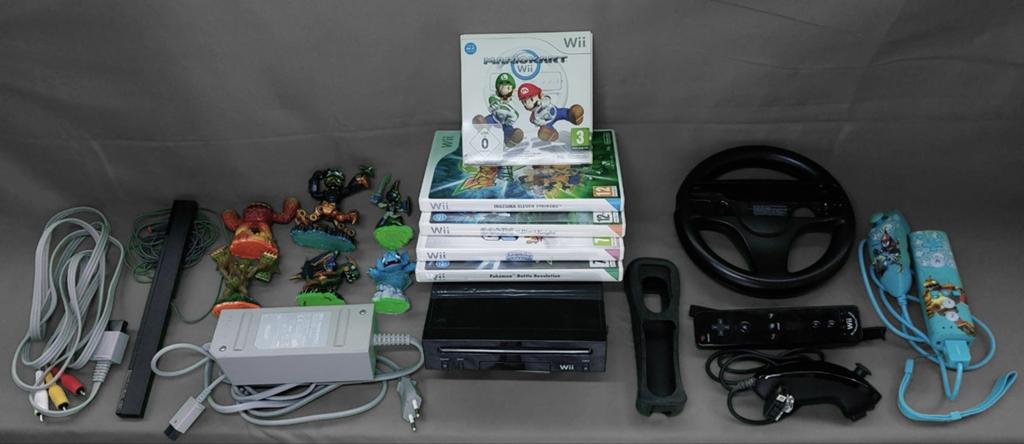 Nintendo Wii Black Bundle + Mario Kart + 2 Remotes, Ophalen, Zo goed als nieuw, Met 2 controllers, Met stuurtje