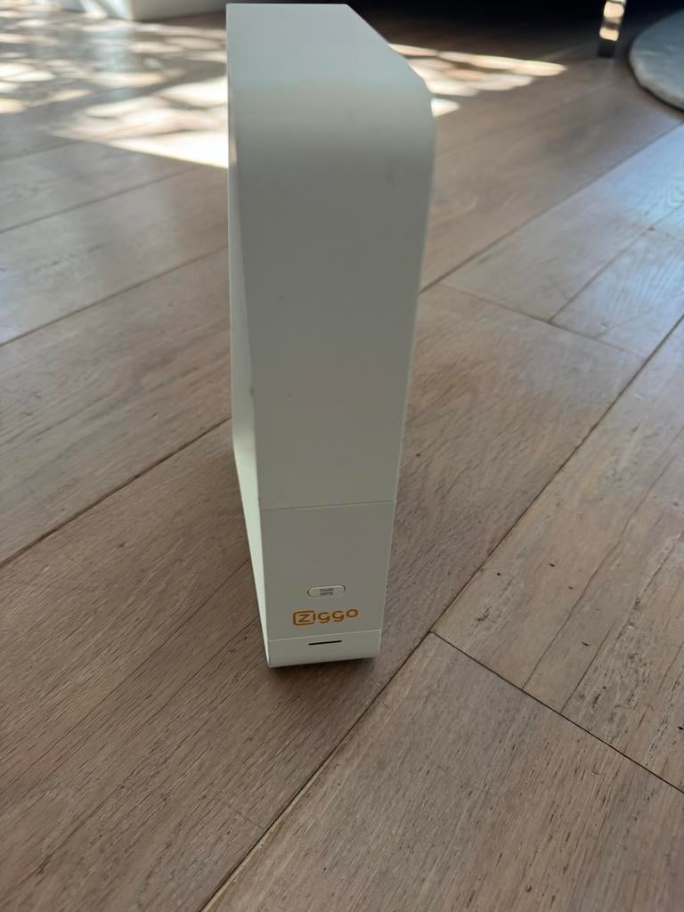Ziggo Connectbox Router met Modem, Ophalen of Verzenden, Zo goed als nieuw