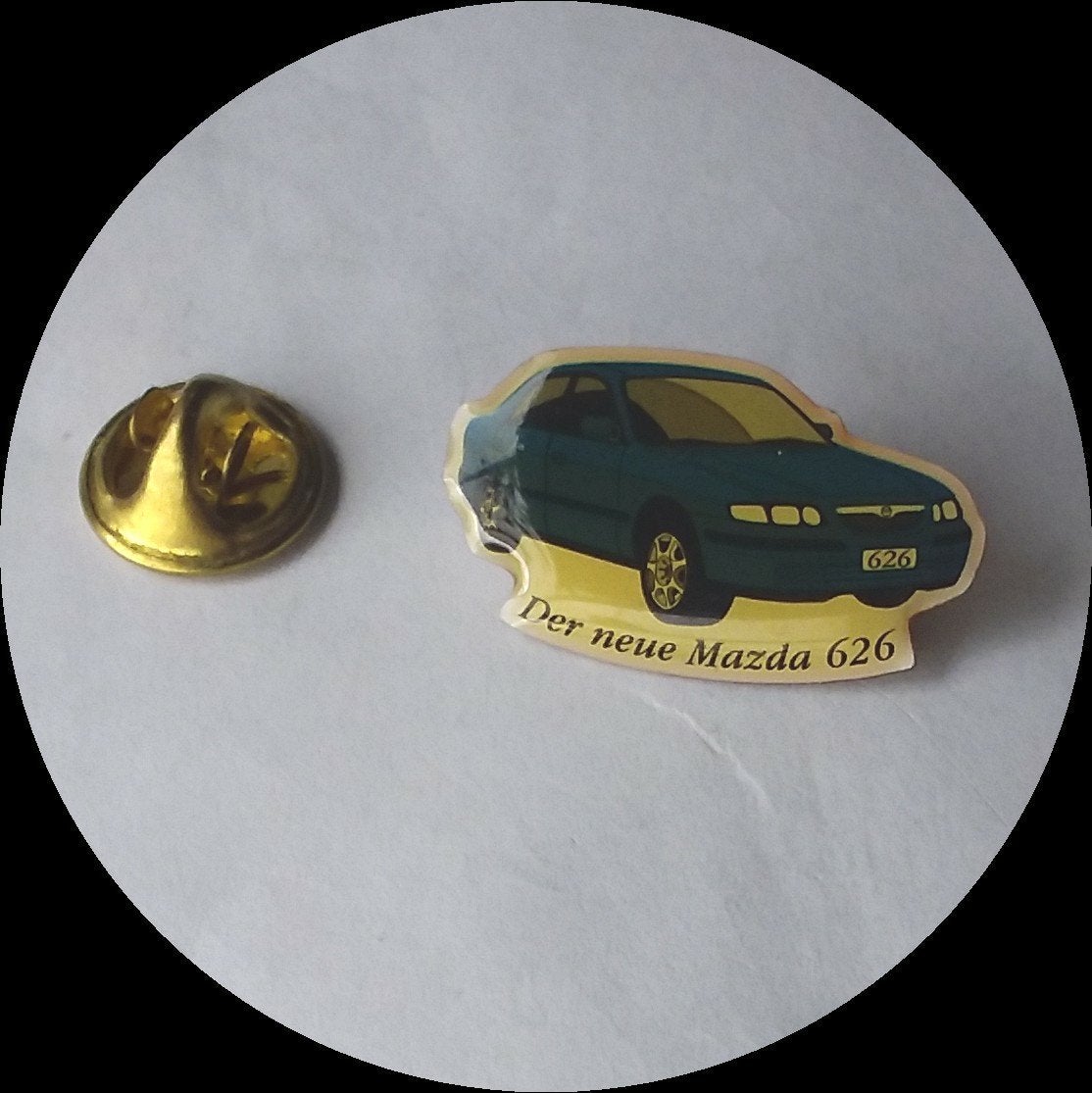 MAZDA 626 pin, blauw, Verzamelen, Speldjes, Pins en Buttons, Ophalen of Verzenden, Zo goed als nieuw, Transport, Speldje of Pin