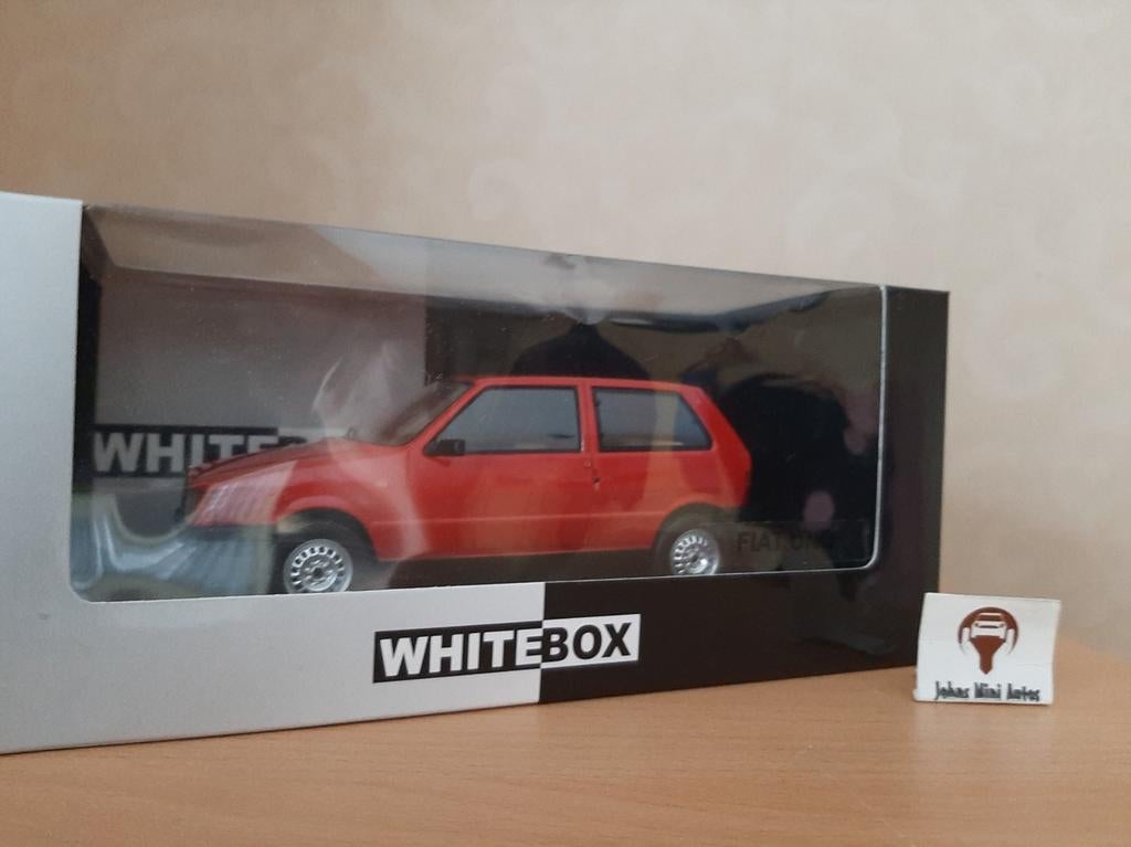Fiat Uno 1983 Rood van Whitebox 1:24, Hobby en Vrije tijd, Modelauto's | 1:24, Overige merken, Auto, Nieuw, Ophalen of Verzenden