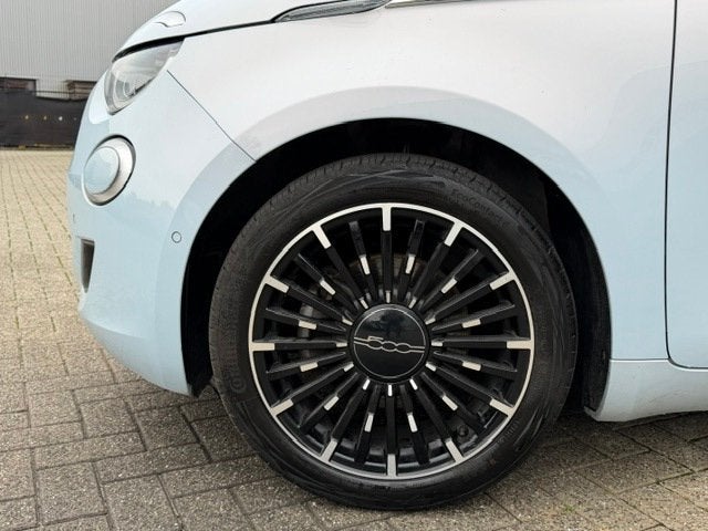 Fiat 500 C e La Prima 42 kWh Cabrio *camera *carplay *stoelv, Auto's, Gebruikt, 118 pk, Cabriolet, Leder