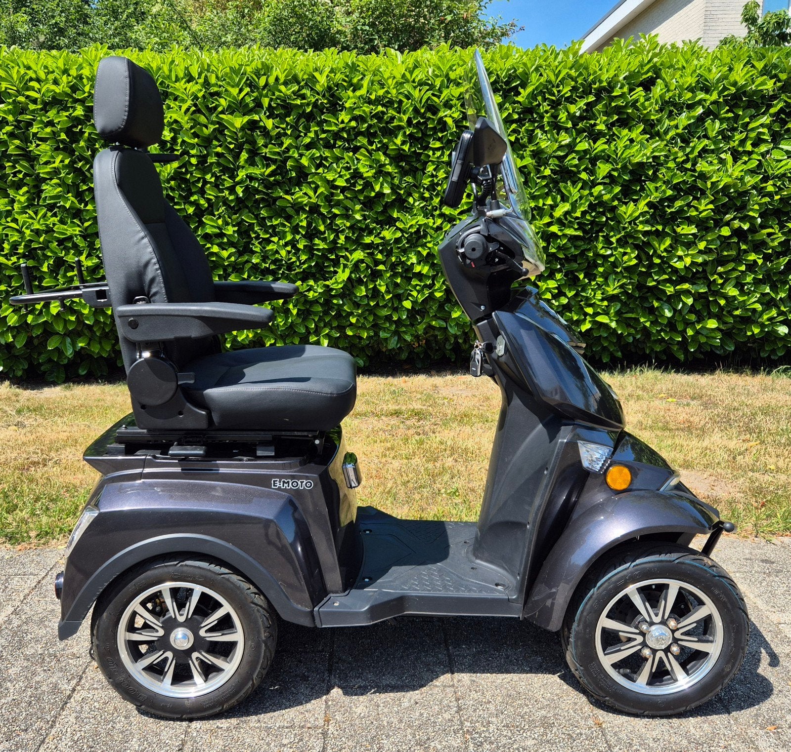 Scootmobiel E-Moto M4 Plus, Diversen, Ophalen, Zo goed als nieuw, 46 km of meer, 16 km/u of meer
