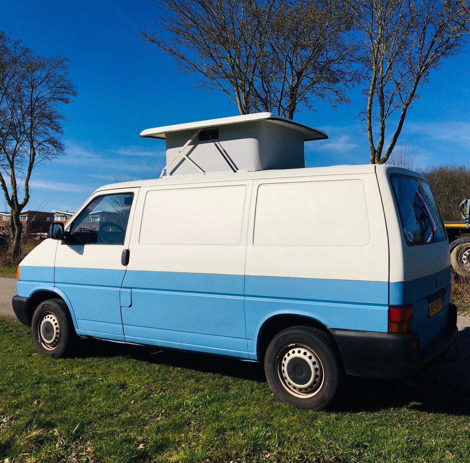 Volkswagen camperbus, opgeknapt 1998 blauw/wit, Caravans en Kamperen, Campers, Buscamper of Camperbus, Volkswagen, Diesel, Particulier