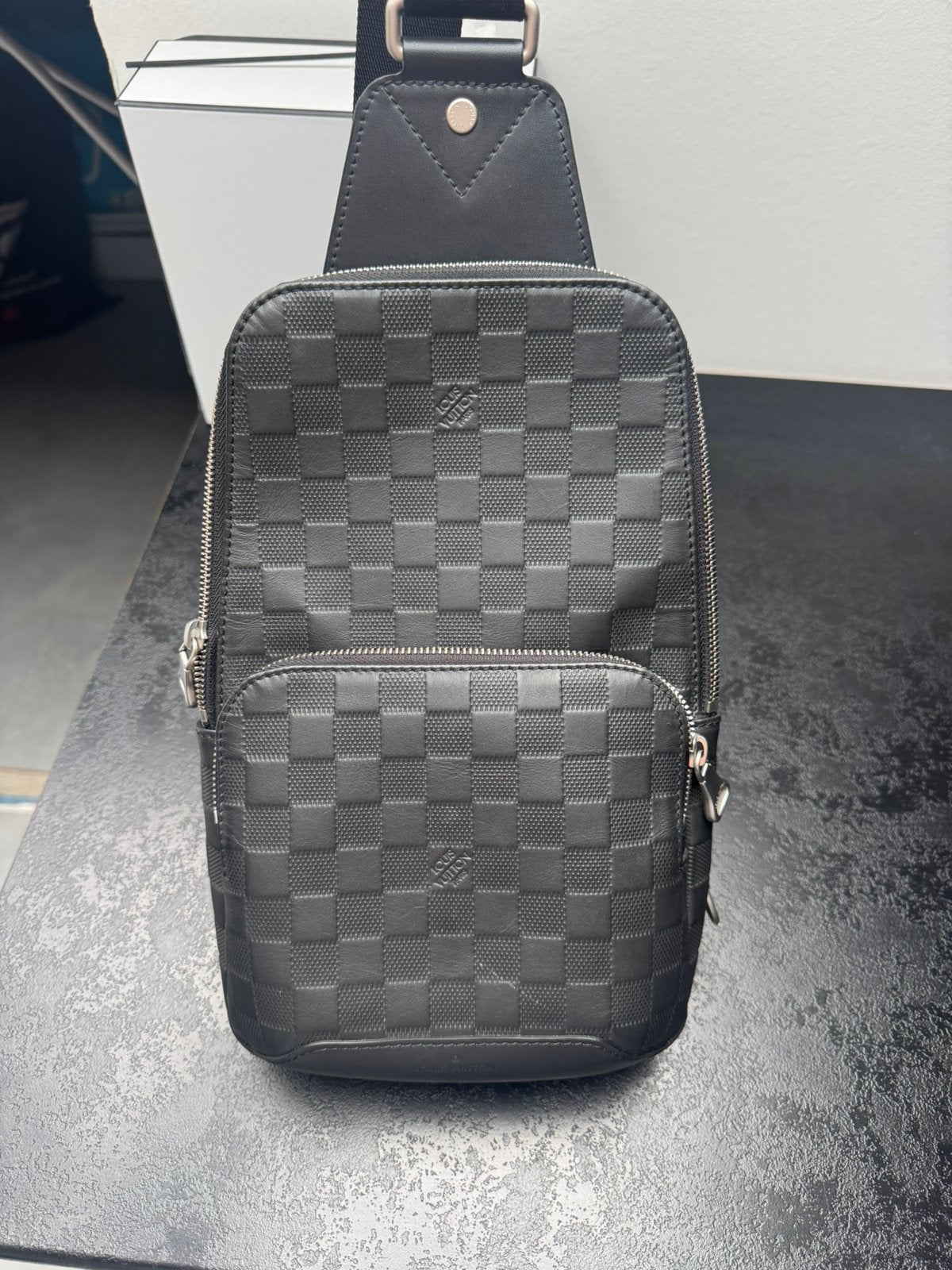 Louis Vuitton - Sling Bag Avenue Onyx - Limited Edition, Ophalen of Verzenden, Zo goed als nieuw, Zwart, Leer