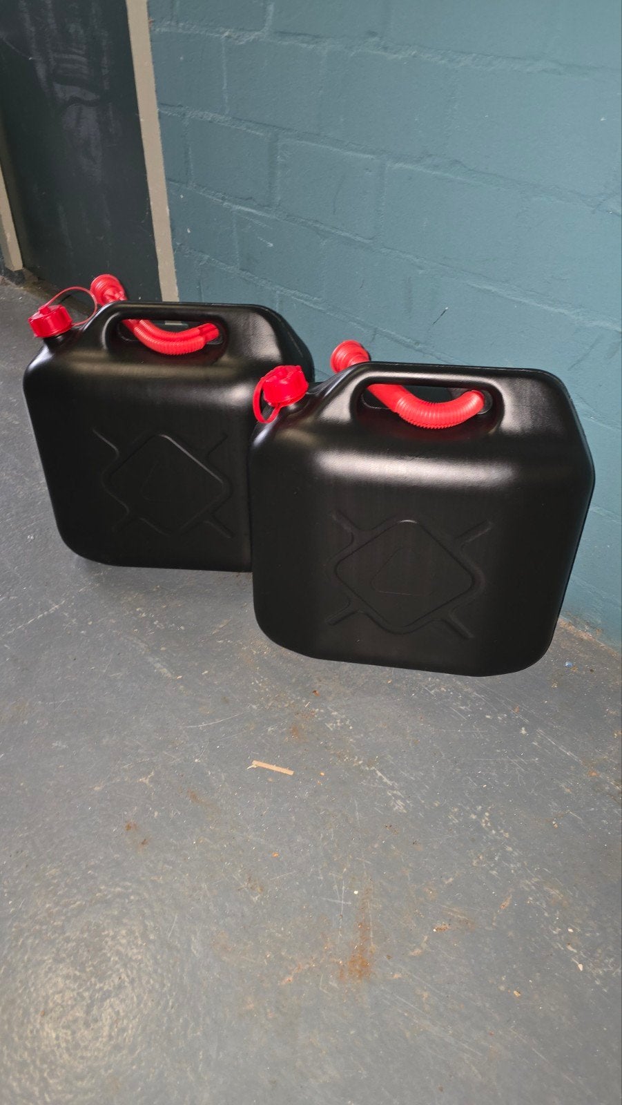 jerrycans kunststof  20 liter 2 voor €20, Ophalen of Verzenden, Zo goed als nieuw