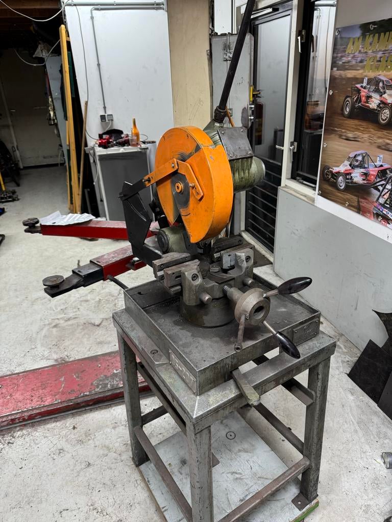 Pedrazolli afkortzaag voor staal - Krachtige industriële zaa, Doe-het-zelf en Verbouw, Gereedschap | Zaagmachines, Gebruikt, 70 mm of meer