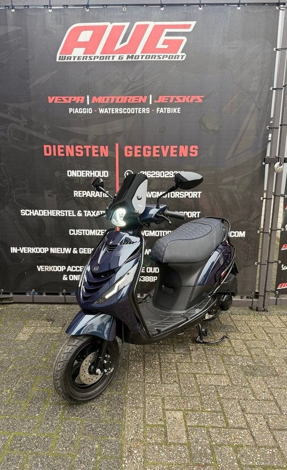 CUSTOM Piaggio Zip e5 4-takt brom 2022 45km GRATIS BEZORGD, Fietsen en Brommers, Maximaal 45 km/u, Zip, Zo goed als nieuw, Benzine