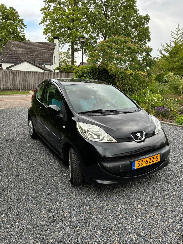 Peugeot 107 1.0 12V 3DR 2008 Zwart 149.723km, Auto's, Peugeot, Voorwielaandrijving, Stof, 4 stoelen, Handgeschakeld
