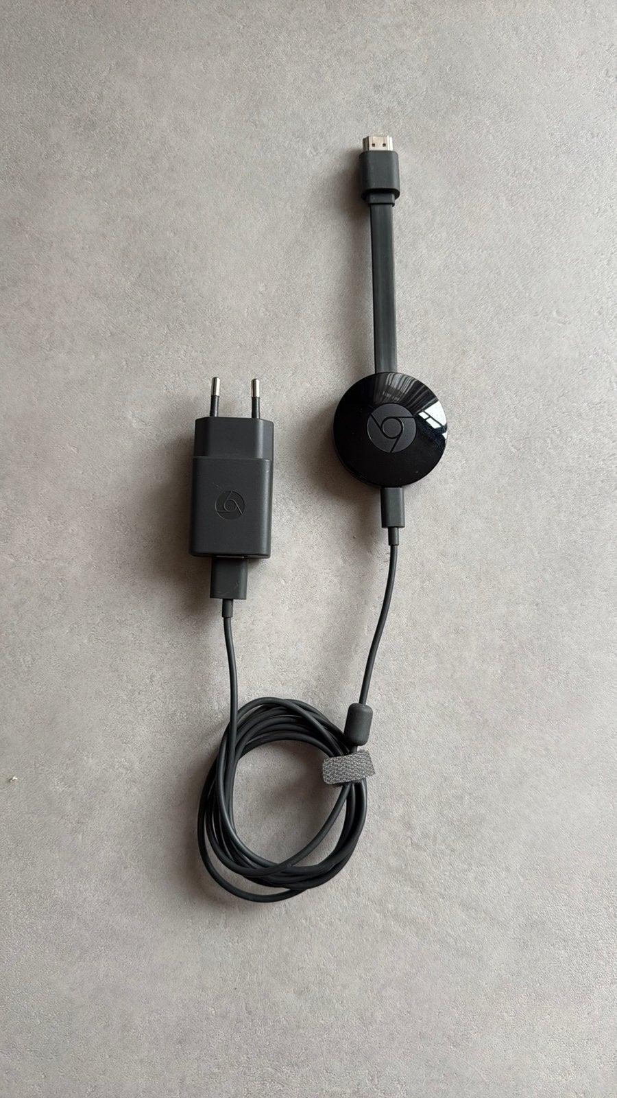 Google Chromecast 2e generatie compleet met kabel en adapter, Ophalen of Verzenden, Zo goed als nieuw