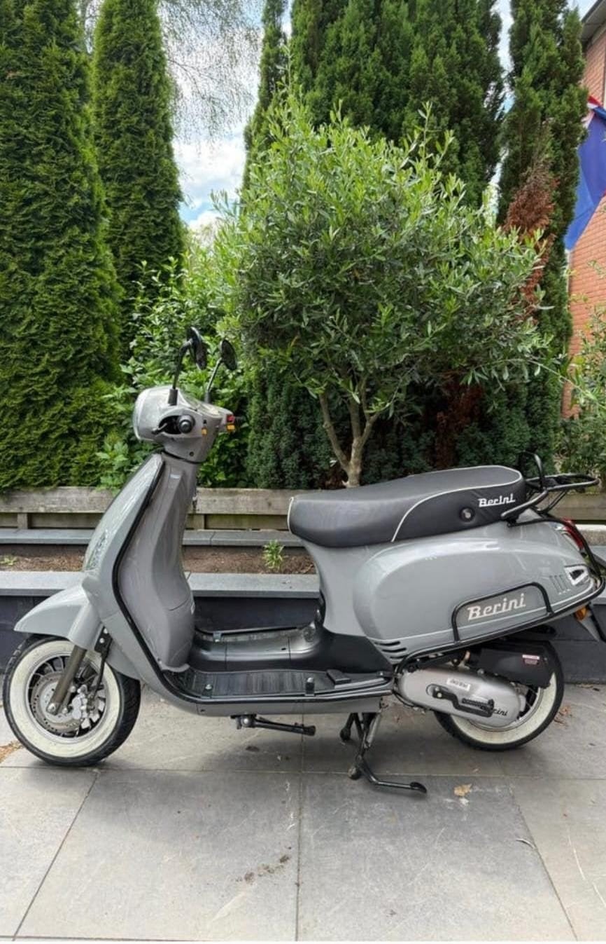 Berini Napoli Scooter - Zo goed als nieuw - Juli 2023, Maximaal 45 km/u, Ophalen of Verzenden, Zo goed als nieuw, Benzine