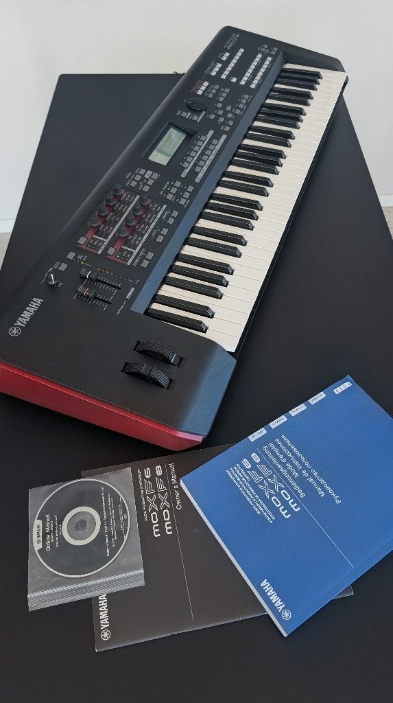 Yamaha MOXF6 in new condition + Stand, Ophalen of Verzenden, Zo goed als nieuw, 61 toetsen, Yamaha