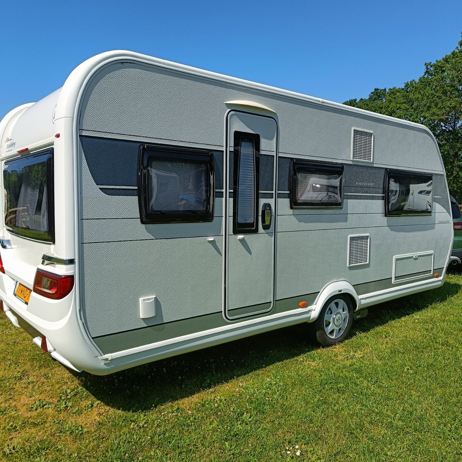 HOBBY 495 ul 2021+MOVER+ONYX 270 VOORT+2 APARTE BEDDEN NWST!, Caravans en Kamperen, Caravans, 2 aparte bedden, Rondzit, Hobby