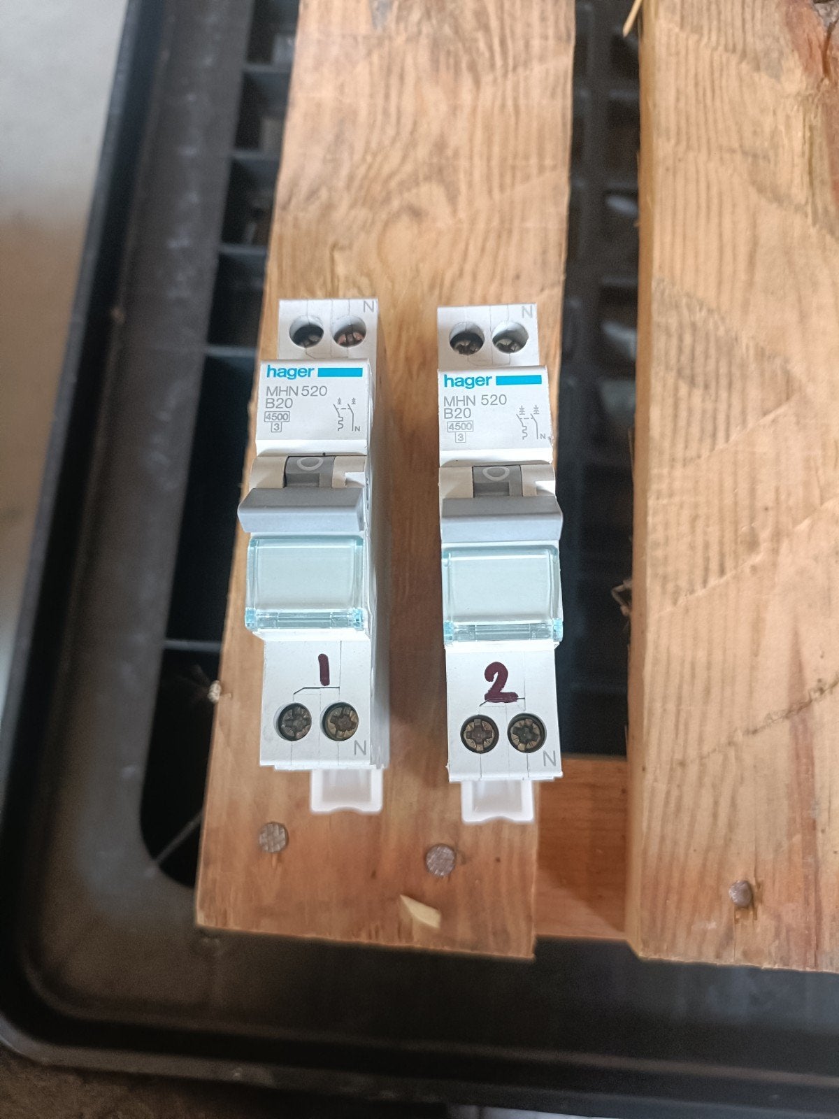 Hager MHN 520 B20 Automaat - Piekspanning bescherming, Ophalen of Verzenden, Zo goed als nieuw, Schakelaar