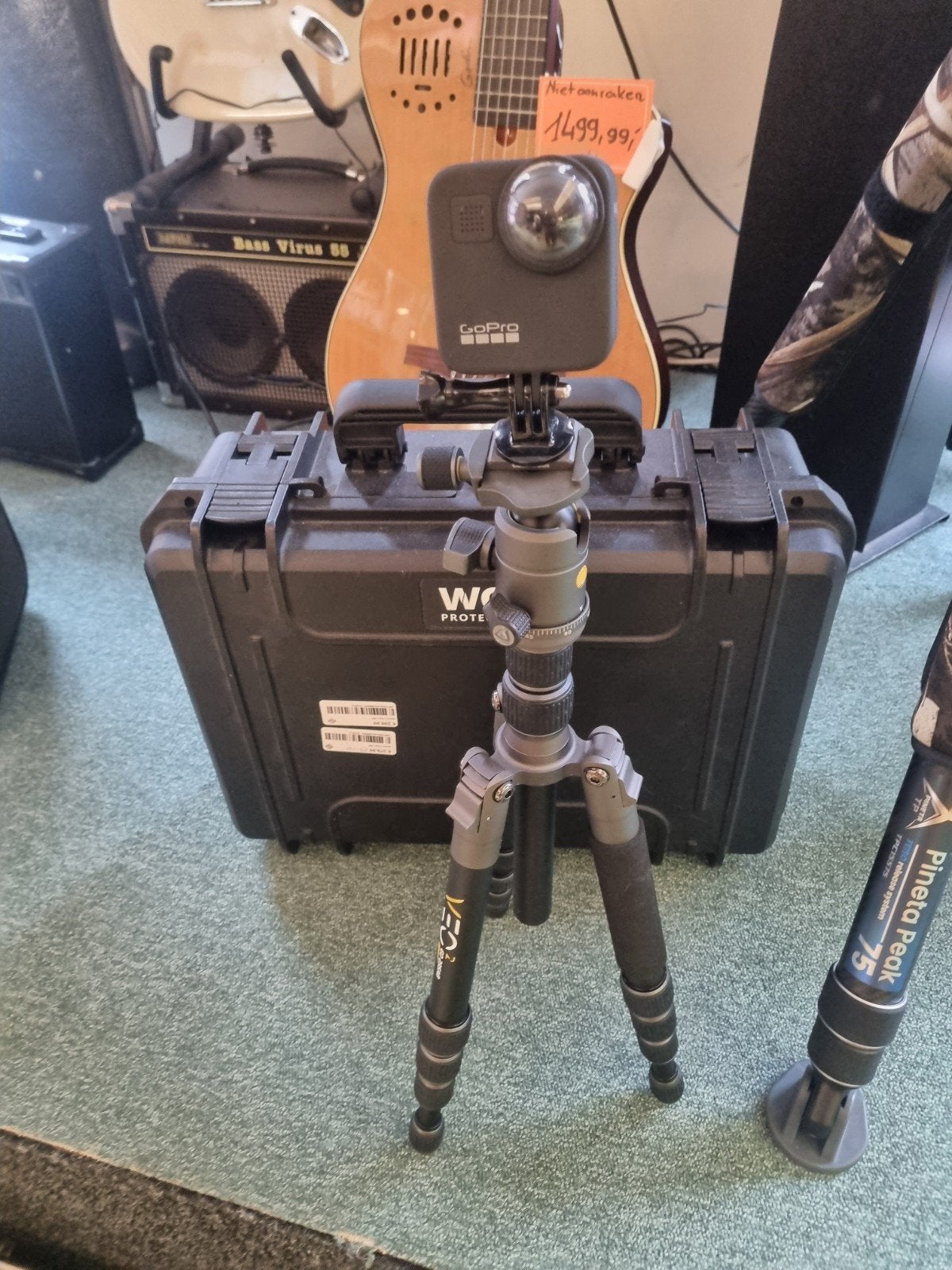 GoPro Max 360 camera met statief en accessoires