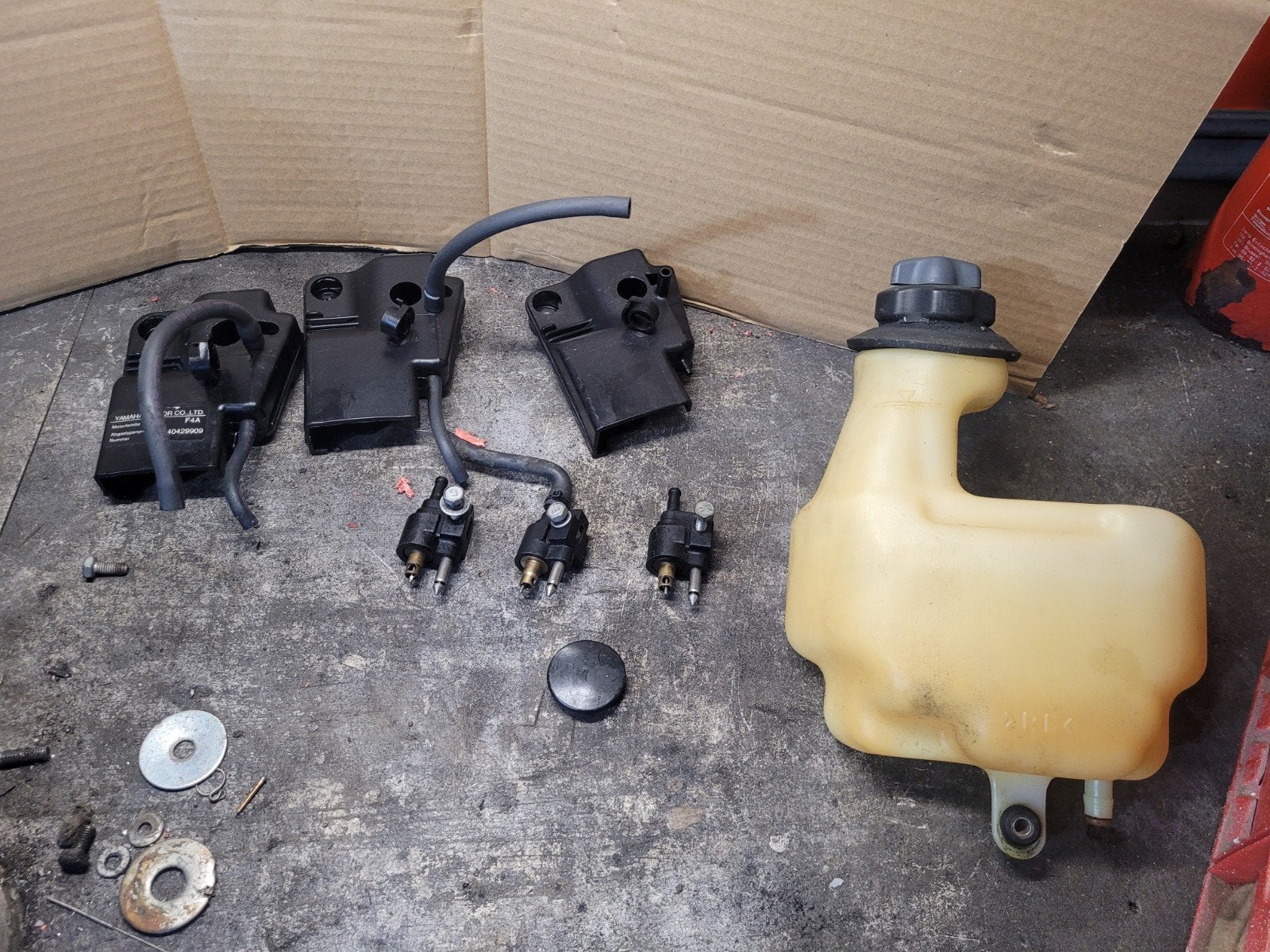 voor o.a yamaha 4/5/6 pk 4 takt
fris intern tankje met dop €, Watersport en Boten, Ophalen of Verzenden, Motor en Techniek