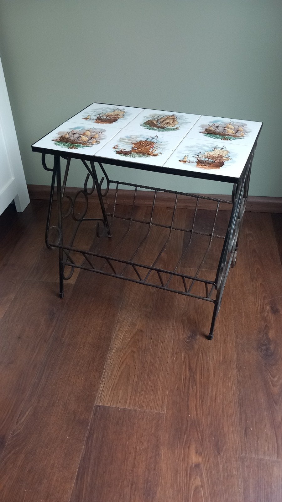 Smeedijzeren bijzettafel/krantebak, Huis en Inrichting, Ophalen, 25 tot 50 cm, Rond, 50 tot 100 cm