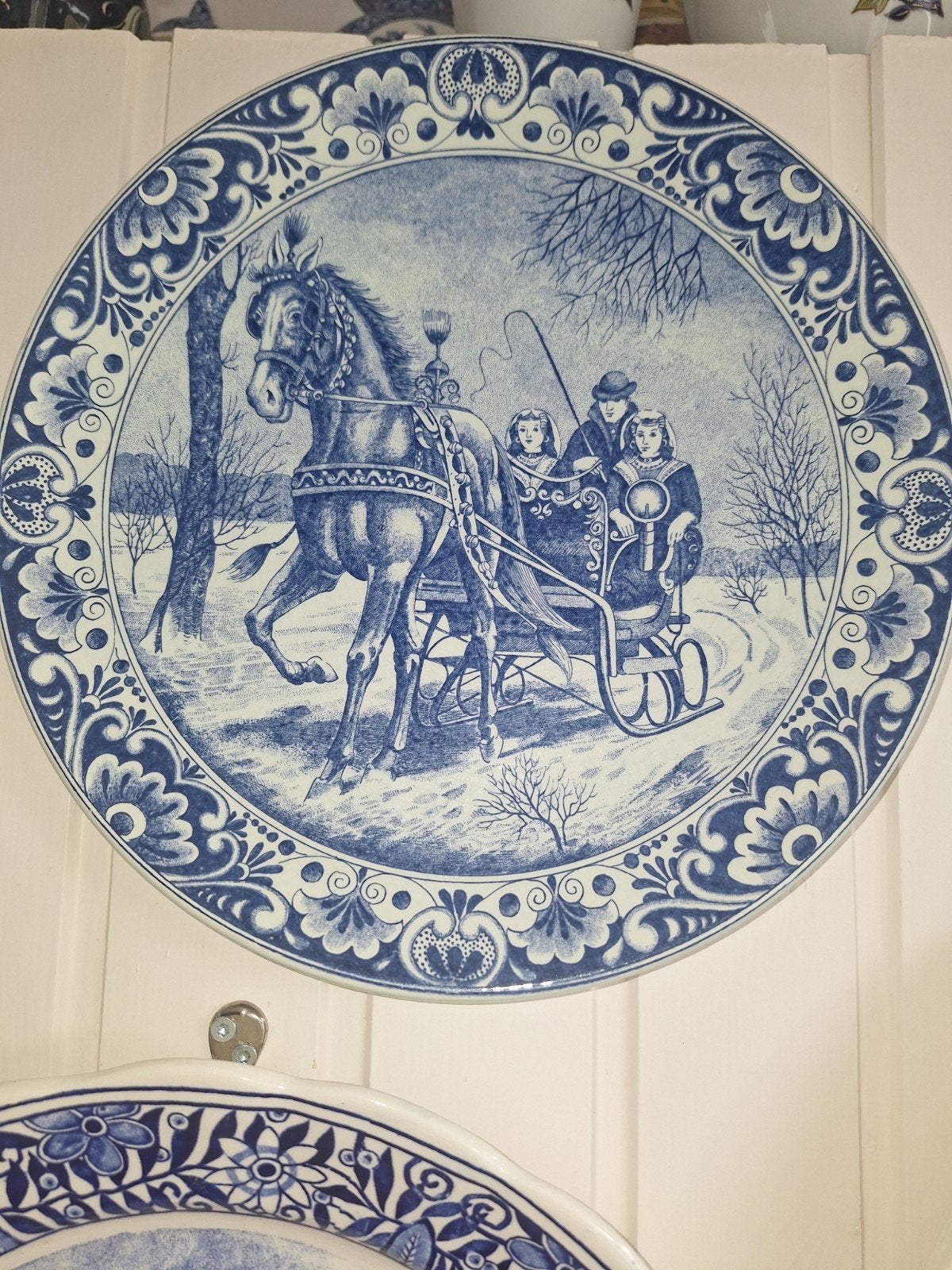 Delfts Blauw Wandbord - Wintertafereel met Paard en Sleetje, Ophalen