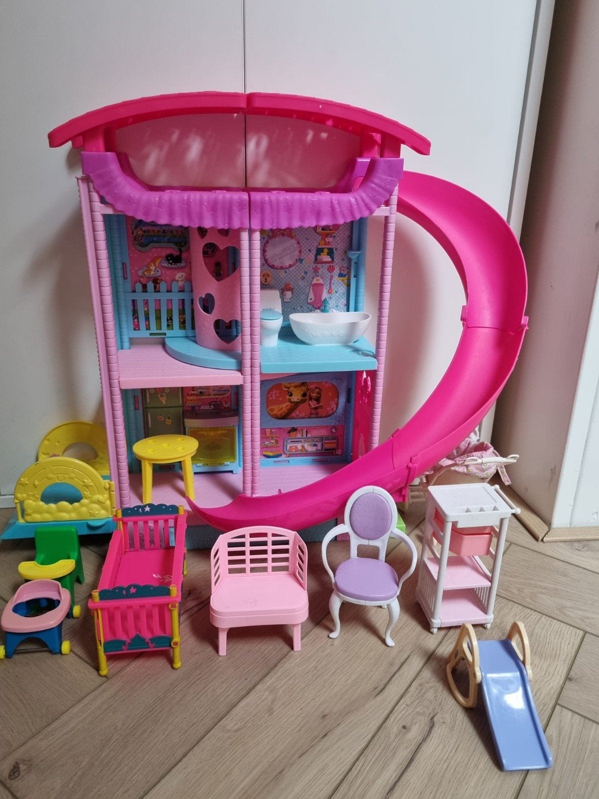 Barbies, Kinderen en Baby's, Speelgoed | Poppenhuizen, Ophalen, Zo goed als nieuw, Toebehoren