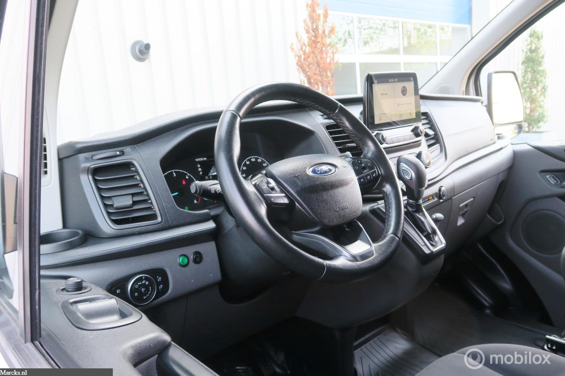 Ford Transit Custom 340 2.0 TDCI L2H1 Limited Automaat EURO6, Auto's, Stof, Gebruikt, 4 cilinders, Met garantie (alle)