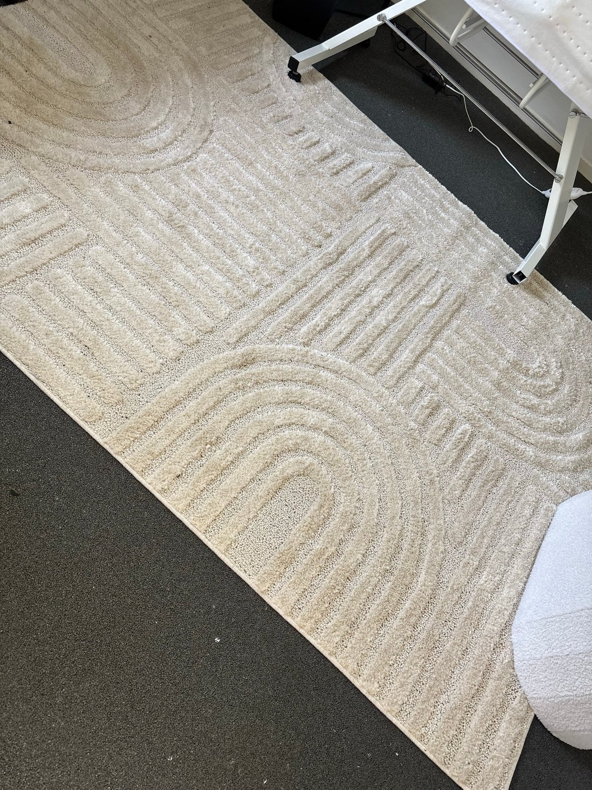 2 Crèmekleurige Tapijten met Geometrisch Patroon, Ophalen, 50 tot 100 cm, Zo goed als nieuw, Crème