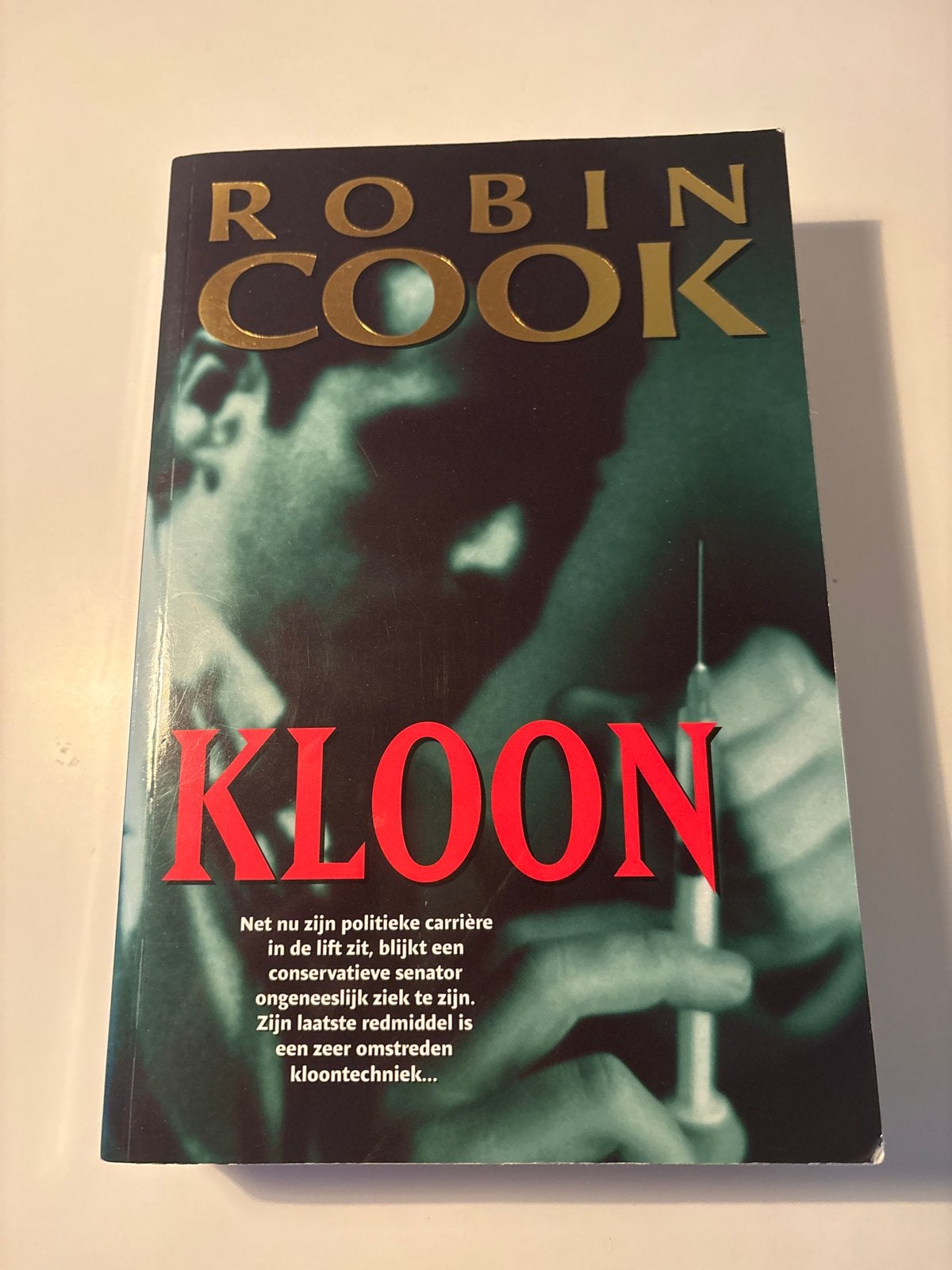Robin Cook - Kloon, Gelezen, Ophalen of Verzenden, Nederland, Robin Cook