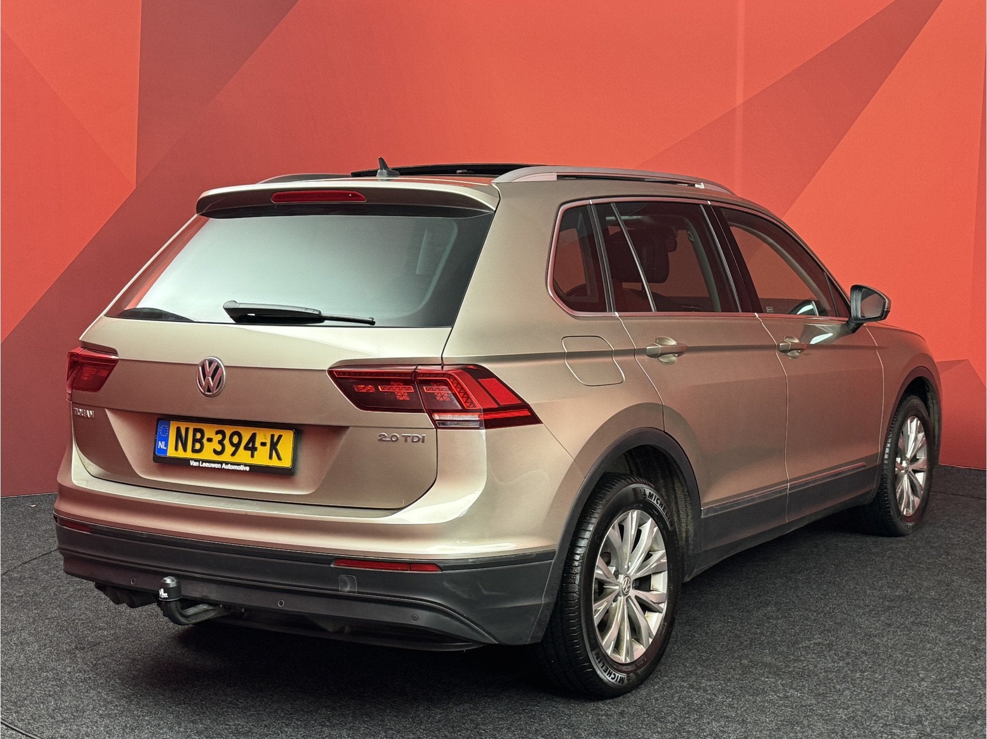 Volkswagen Tiguan 2.0 TDI Connected Series | Automaat | Stoe, Auto's, 4 cilinders, Alcantara, Origineel Nederlands, Bedrijf