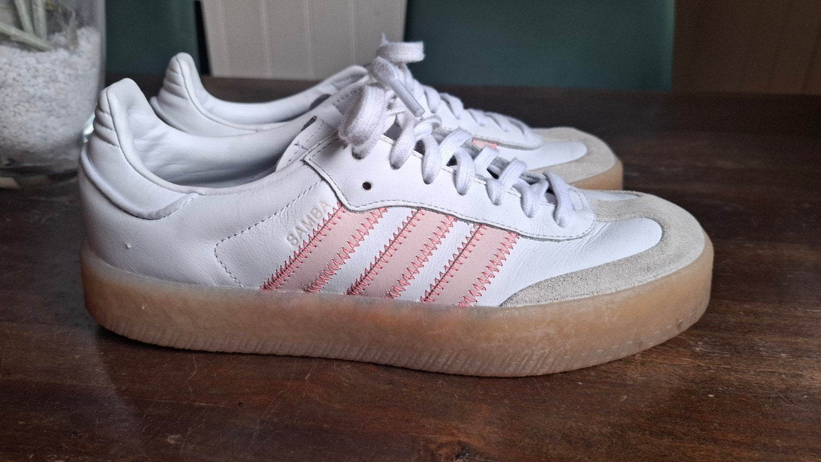 Adidas Samba sneakers wit met roze strepen, Kleding | Dames, Adidas, Wit, Ophalen of Verzenden, Sneakers of Gympen