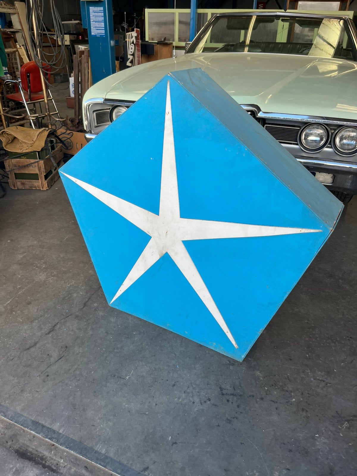 Oud houten dubbelzijdig Chrysler Penta logo, handgemaakt., Ophalen, Reclamebord, Gebruikt, X