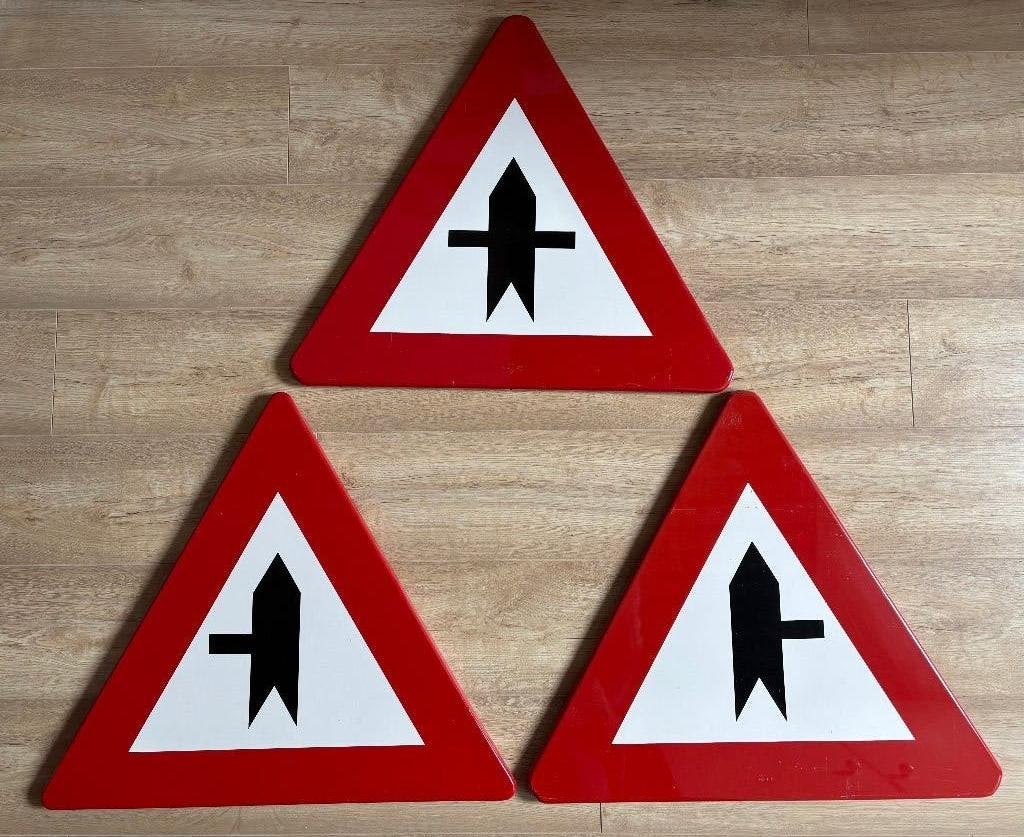 Verkeersbord voorrangskruispunt 3x afmeting 67 x 67 x 67 cm, Ophalen