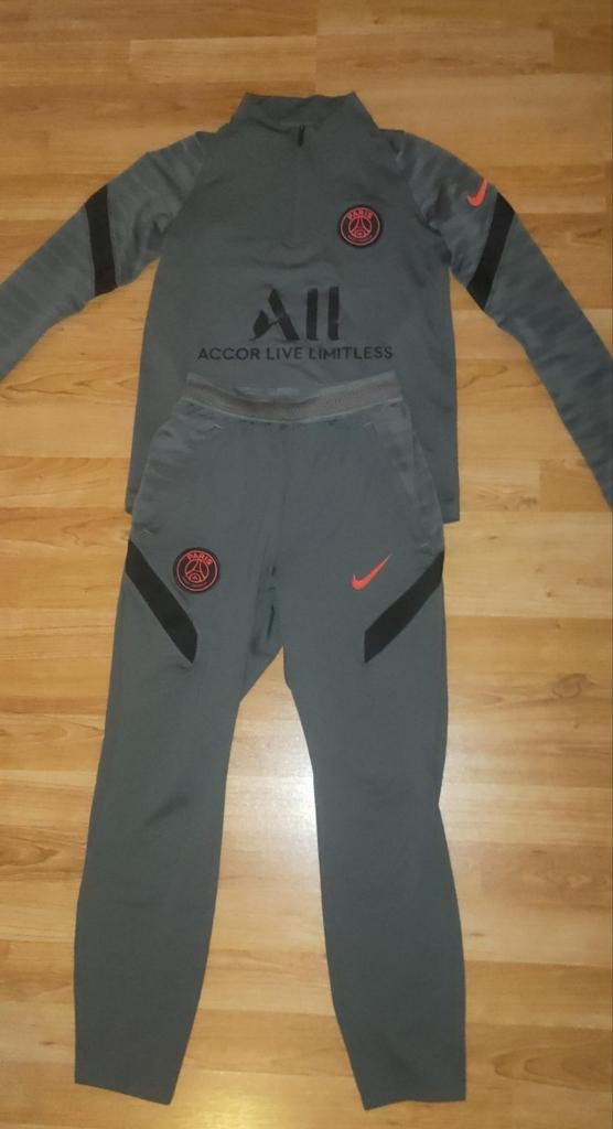 PSG Trainingspak Grijs - Maat 137/148, Maat XS of kleiner, Ophalen, Zo goed als nieuw, Trainingspak